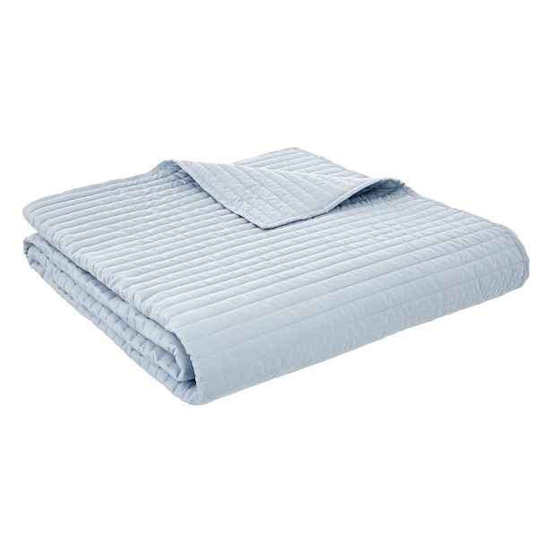 Modrý prošívaný přehoz 230x220 cm Quilted Lines – Bianca