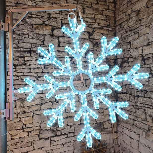 Easy Fix 2D LED světelná vločka X, Ø 102 cm, ledově bílá 3D tisk, sada na veřejné osvětlení, hliník
