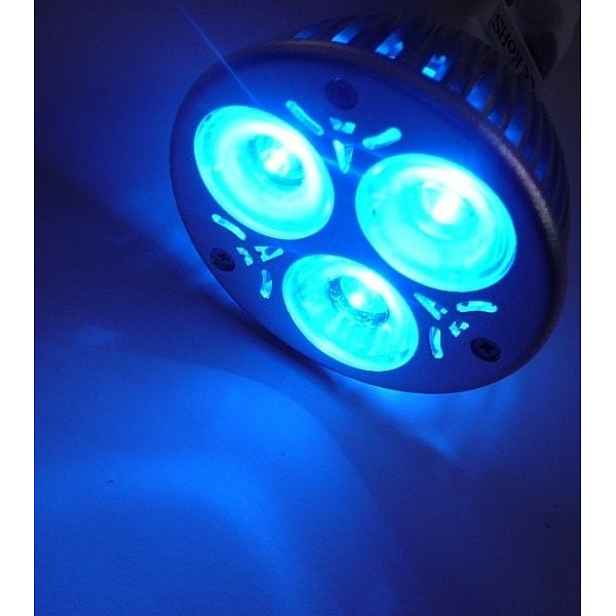Barevná LED žárovka E27