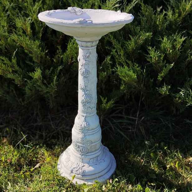 Betonová figurka Krmítko pro ptáky, vysoké zahradní figurky