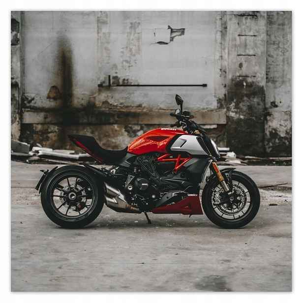 Plakáty 140x140 Červené Ducati Motocykl