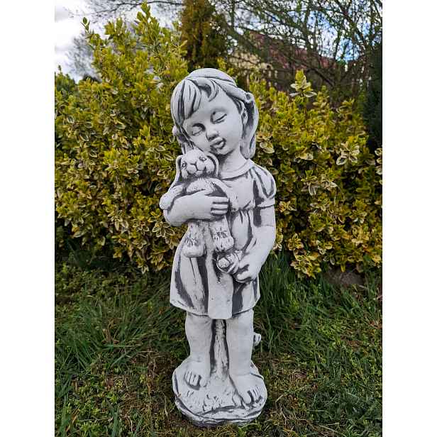 Betonová figurka Dívka se zajíčkem, zahradní dekorace, ozdoby, zahrada
