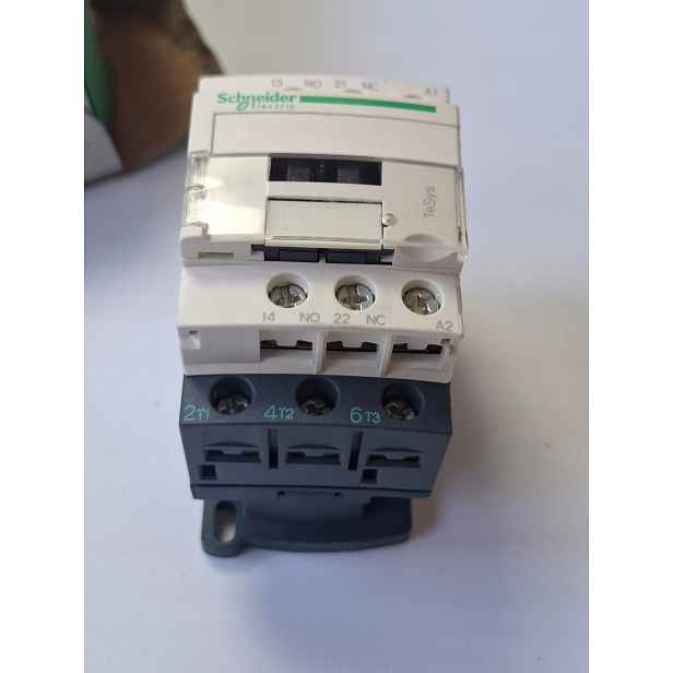 Stykač Schneider TeSys D LC1D12E7 12A 5.5 kW Cívka 48 V Ac