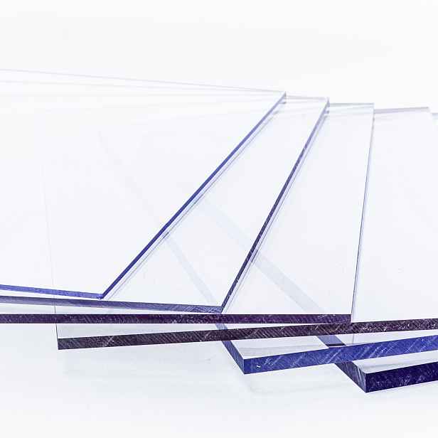 Deska polykarbonátová plná MAKROLIFE 6 2UV čirá 2 100×6 500 mm