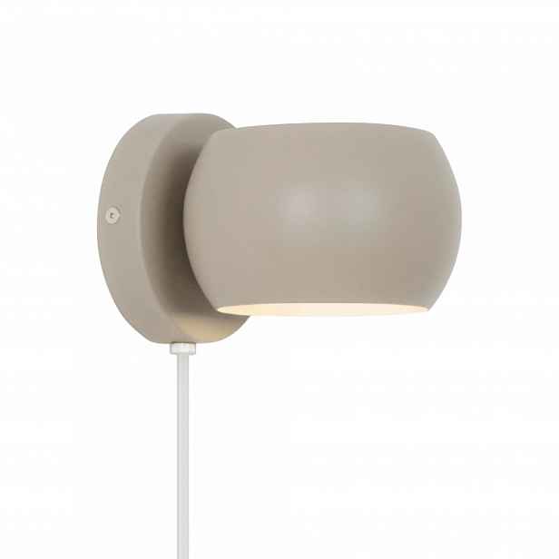 Hnědá nástěnná lampa Belir s minimalistickým leskem v pracovně vedle psacího stolu Nordlux