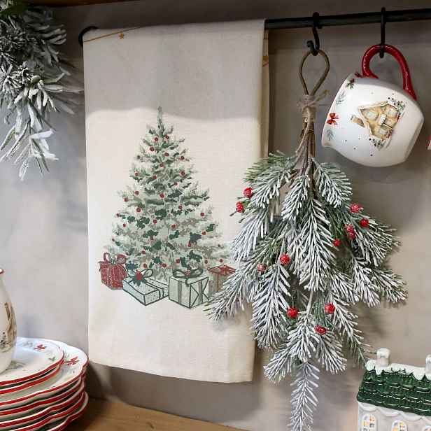 Béžová bavlněná utěrka Aix s vánočním stromkem Chic Antique – 50*70 cm Chic Antique