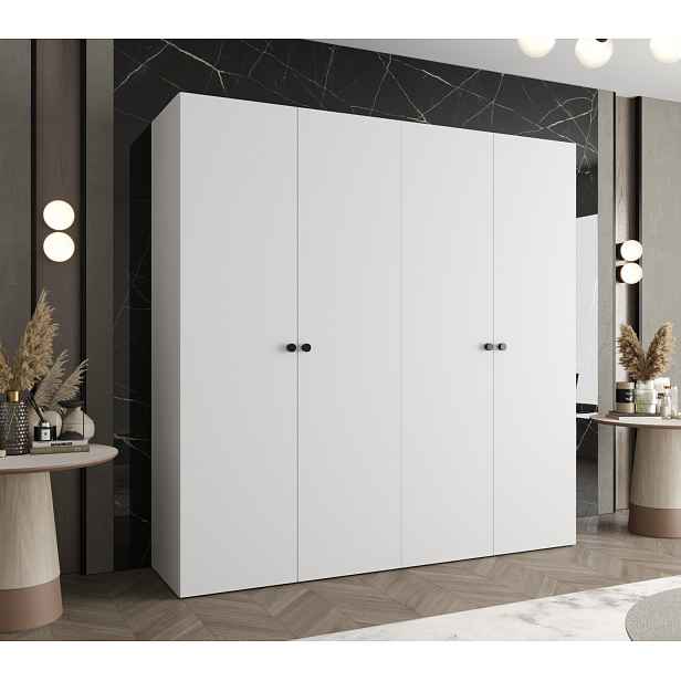 Elegantní šatní skříň CAITIR 1 200 cm - bílá / černé úchyty