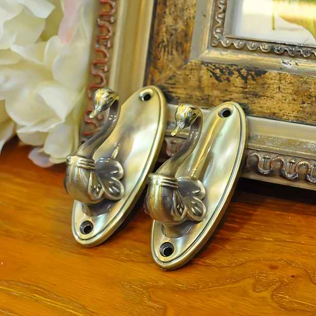 TEMU 2 ks Retro kovové nástěnné háčky ve tvaru labutě - Elegantní háčky na závěsy, tradiční styl, snadná instalace, dekorativní oválný design se