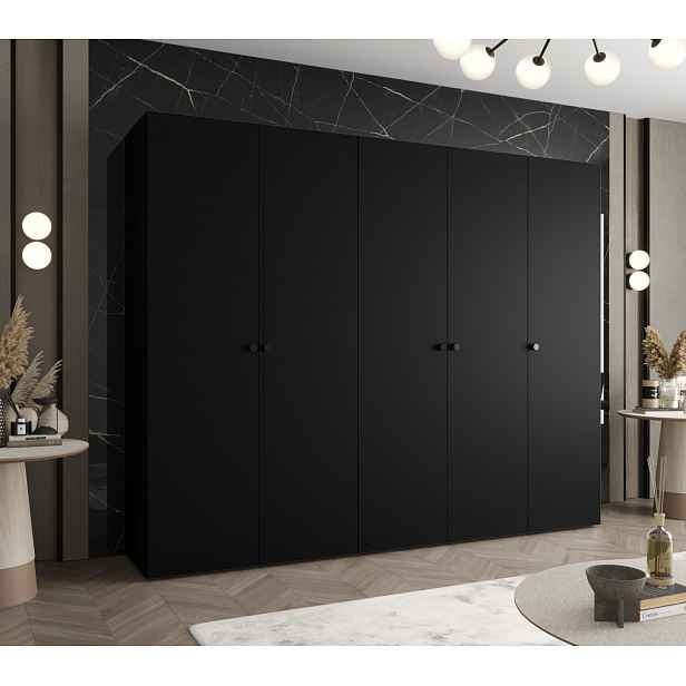 Elegantní šatní skříň CAITIR 1 250 cm - černá / černé úchyty