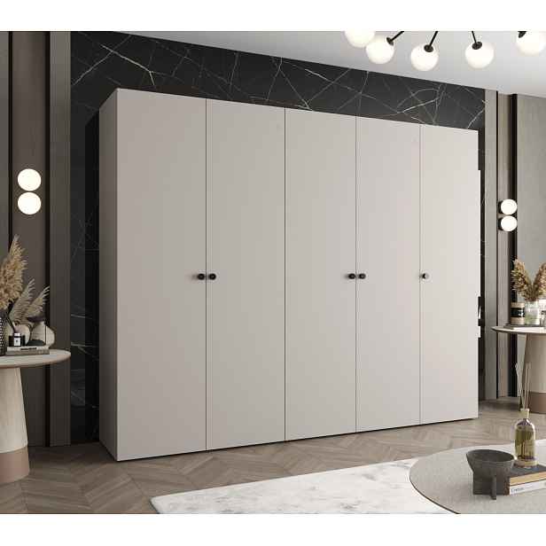 Elegantní šatní skříň CAITIR 1 250 cm - kašmír / černé úchyty