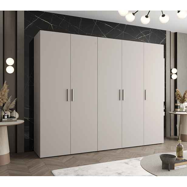 Prostorná šatní skříň HELMA 1 250 cm - kašmír / stříbrné úchyty
