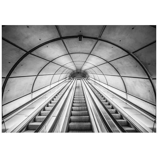 Tapeta Eskalátor Perspektiva Symetrie Minimalismus Architektura 208x146 lepidlo