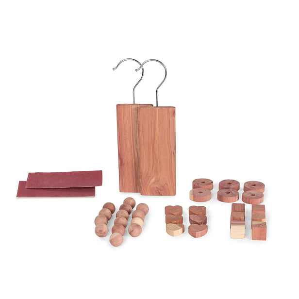 Set 34 doplňků do šatní skříně z cedrového dřeva Compactor