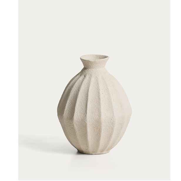 Krémová ručně vyrobená/vysoká váza z papírmaše (výška 46,5 cm) Arquena – Kave Home