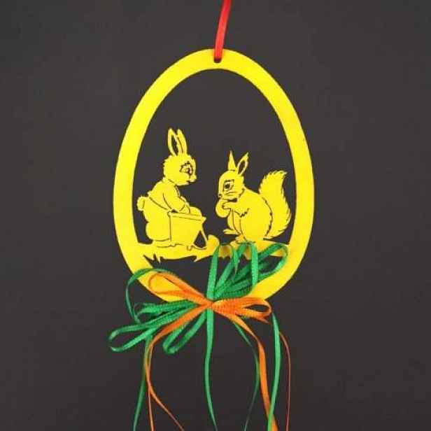 Ozdoba vejce dekor zajíc s veverkou dřevo žlutá 11cm