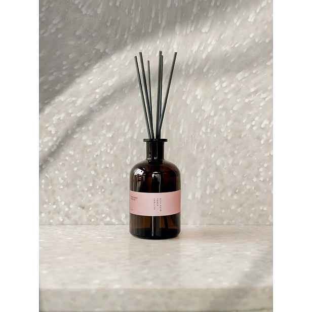 Difuzér #42 White Pepper, Tobacco, Vanilla – Perfumed Prague