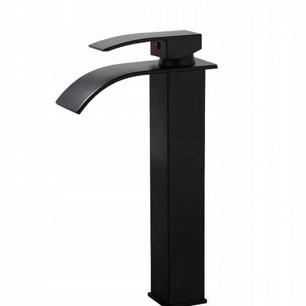 baterie s vodopádem o výšce 30 cm