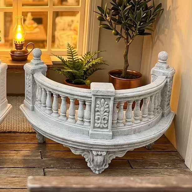 TEMU Vintage Evropský Miniaturní Balkónový Stojan s Zakřiveným Zápachovým Zábradlím - Vhodný pro Doplňky do Domečku pro Panenky, Miniaturní Model