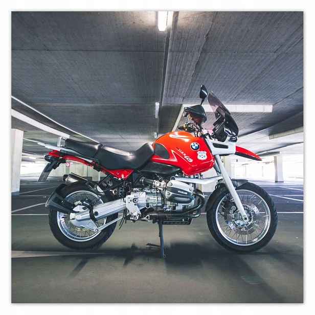 Plakáty 140x140 Červený motocykl Bmw