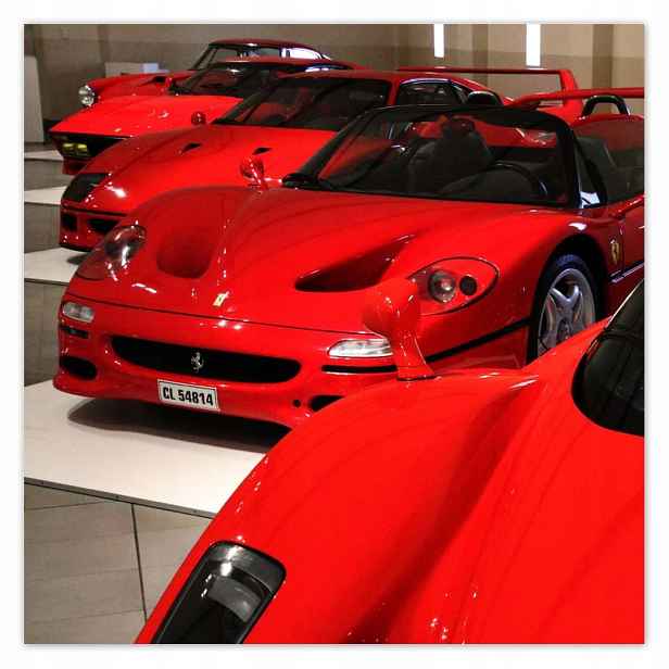 Plakáty 140x140 Červené Ferrari