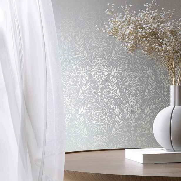 Modrá tapeta do pokoje s lesklými stříbrnými ornamenty, omyvatelná tapeta