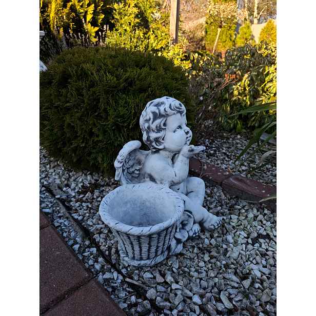 Betonová figurka Anděl s květináčem, anděl, zahradní figurky