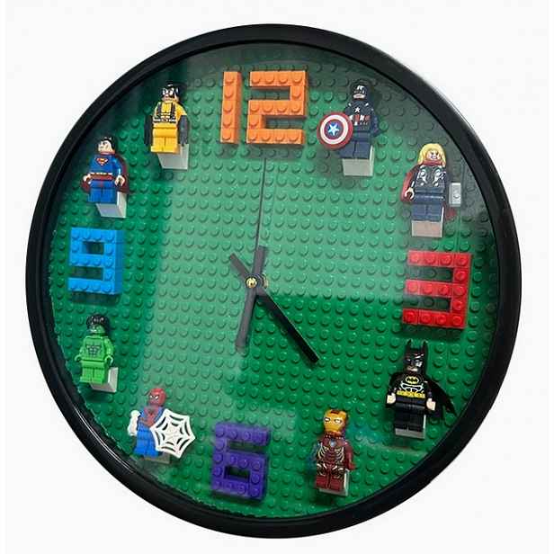 Nástěnné hodiny Plastové kostky Postavy 8 lidí Batman Supermen Hulk 7