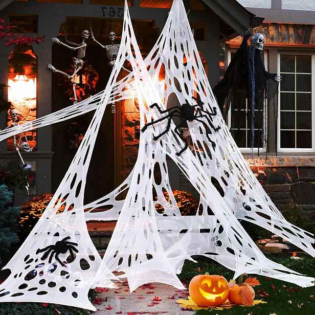 Dekorativní pavučina na Halloween, roztažitelná, 2 pavouci a 10 hřebíků