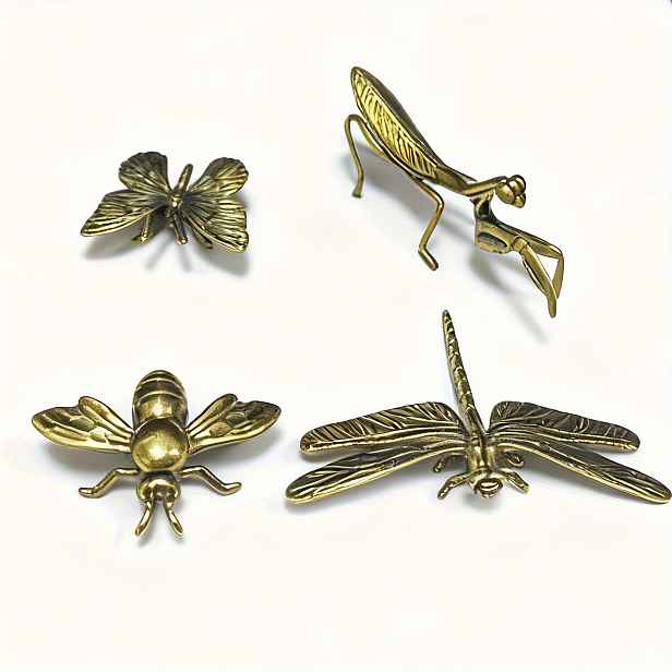 TEMU Sada 3/4 ks vintage mosazných figurek, , včela, motýl, mlynářka, sběratelské figurky, jemné kovové zpracování, metalický , klasický design -