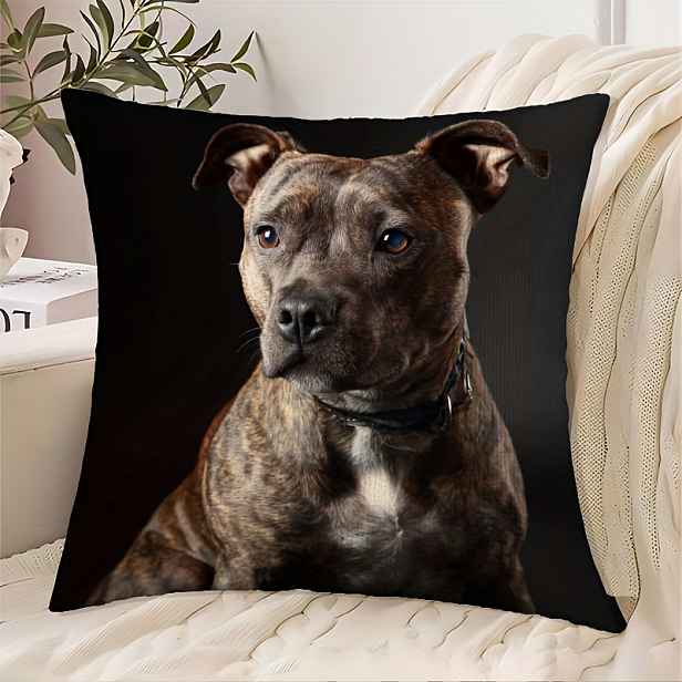 TEMU 1ks 2D Plochý Tisk Dekorativní Polštář Staffordshire Bull Terrier - Realistický Psí Portrét s Výraznýma Očima, Černé Pozadí Domácí Dekorace do