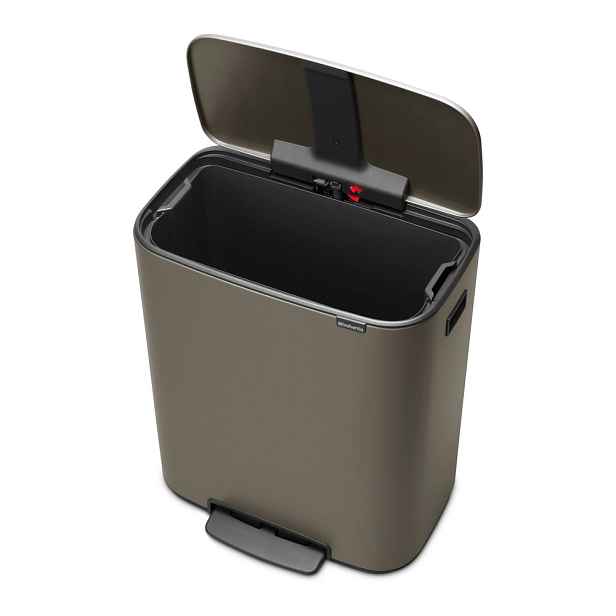 Šedý nášlapný ocelový odpadkový koš 60 l Bo – Brabantia