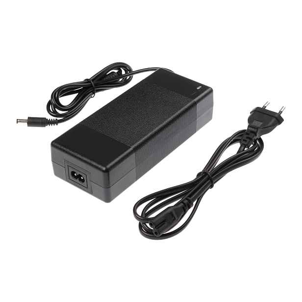 LED zdroj 24V 192W zásuvkový
