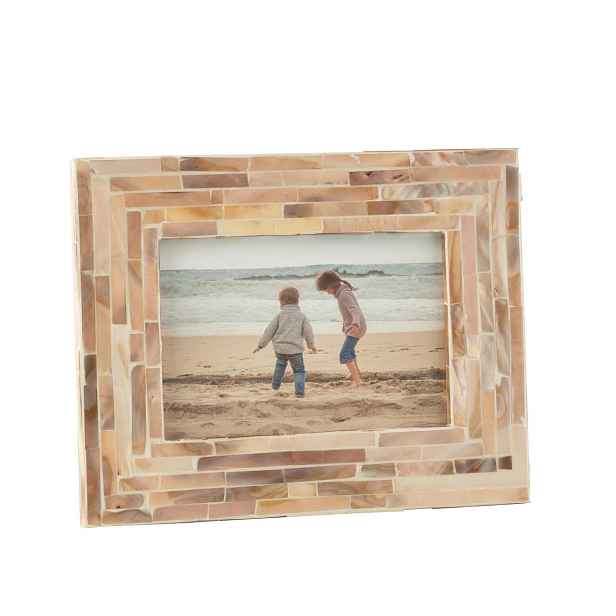 Béžový fotorámeček zdobený mušlemi Shells - 22*2,5*17/ 10*15 cm J-Line by Jolipa