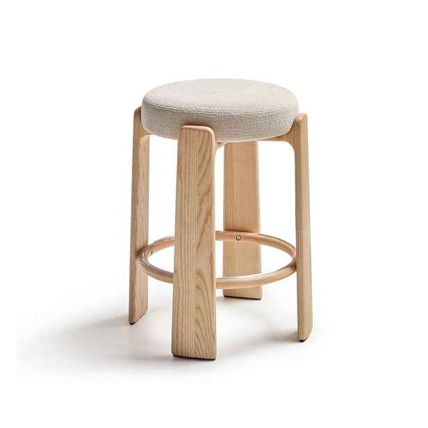 Béžová/ve světle přírodní barvě barová stolička z jasanového dřeva (výška sedáku 65 cm) Granite – Kave Home