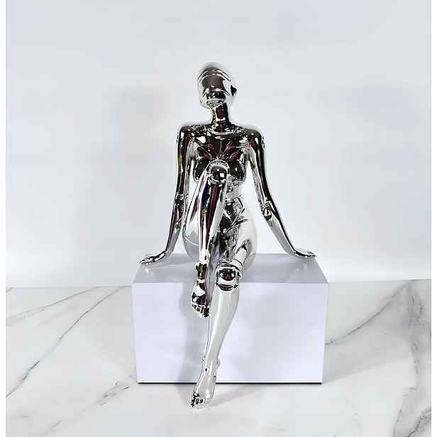 Velká soška Genoid Cyberpunk od Hajime Sorayama