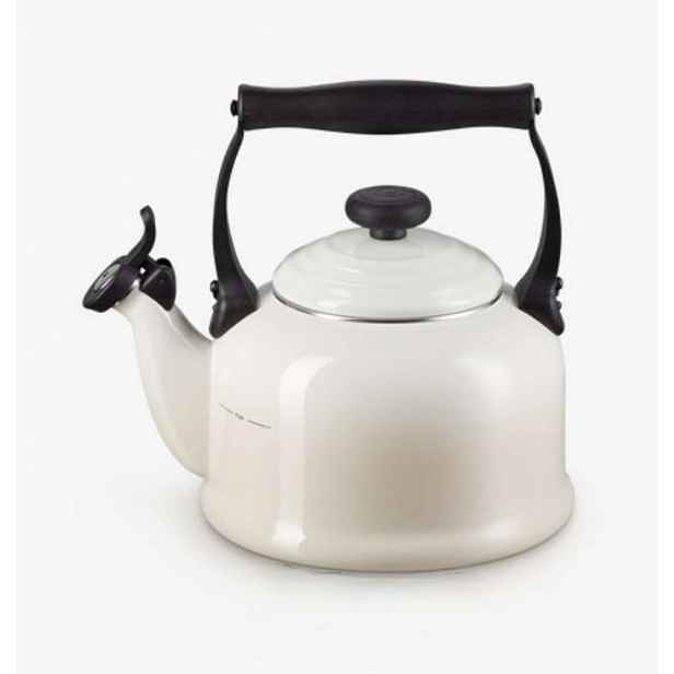 Le Creuset - Čajová konvice s píšťalou, objem 2,1 l, meringue 40102027160000