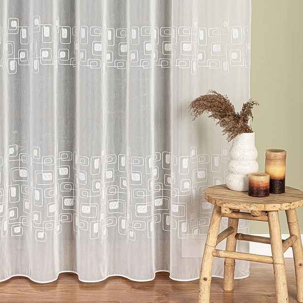 záclona do obývacího pokoje připravená s páskou na míru bílá Nádherná 300x240