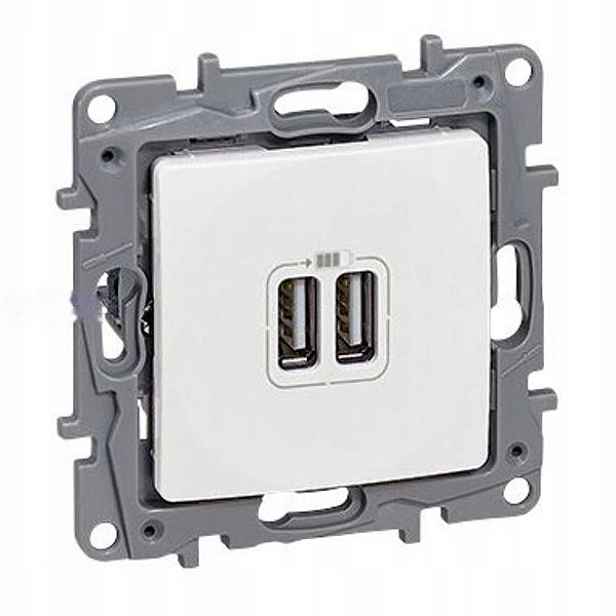 Legrand Niloe Usb podomítková nabíječka 2 výstupy 5 V 3 A 764594