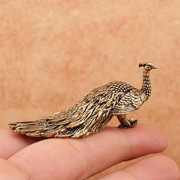 TEMU Vintage Mosazná Figurka Páva - Elegantní Domácí Dekorace s Živými Barvami, Složitými Detaily Peří, Perfektní pro Obývací Pokoj Kancelář, Není