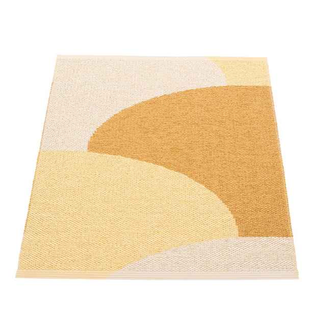 Okrově žlutý vnitřní a venkovní koberec 70x90 cm Hill Ochre Pale Yellow – Pappelina