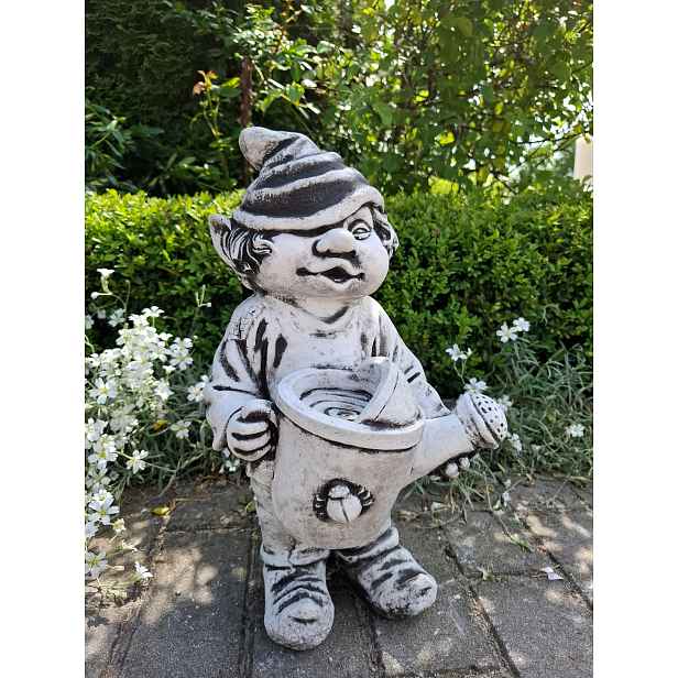 Zahradní figurka Troll s konvičkou Skřítek betonové ozdoby do zahrady