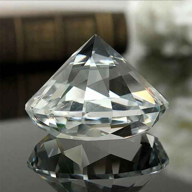 Diamant z křišťálového skla K9. K9 Crystal