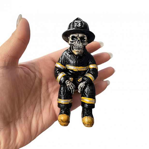 TEMU Sídící hasiče, pryskyřicová figurka, halloweenská strašidelná tmavá , trendy náchylná domácí dekorace na poličku, bar, stůl, pamětní řemeslný