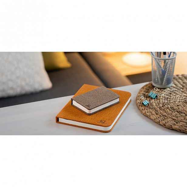 Tmavě hnědá malá LED stolní lampa ve tvaru knihy Gingko Booklight
