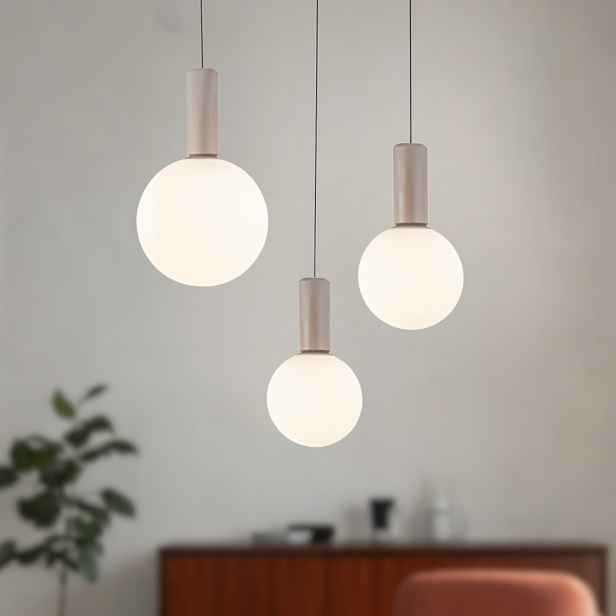Lampa wisząca Testa beżowa potrójna białe klosze kule nad stół