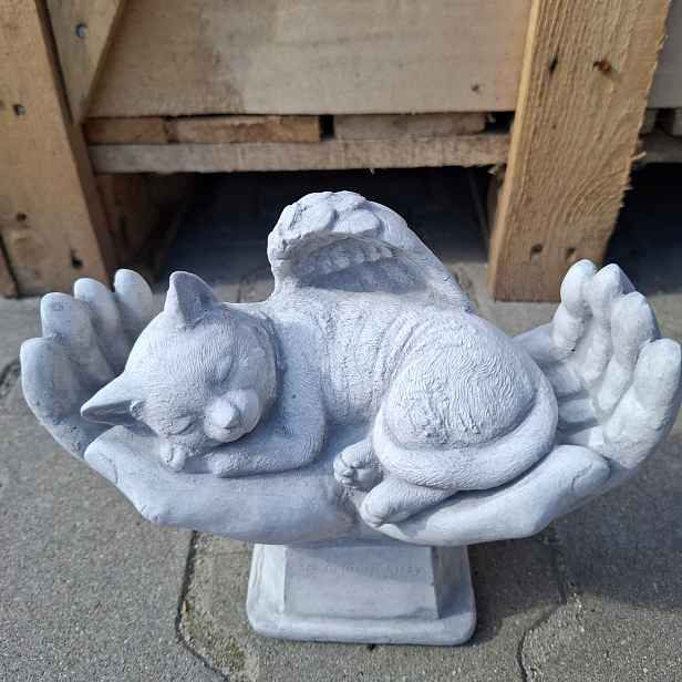 Betonová figurka Kočka s křídly anděl náhrobek pro kočky