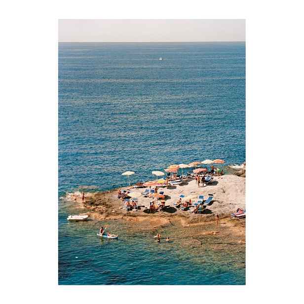 Plakát 30x40 cm Ponza Tangerine – Anna Pihan – The Poster Club
