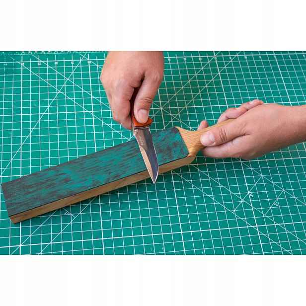 Malá oboustranná kožená leštička se zelenou leštící pastou BeaverCraft LS6P1