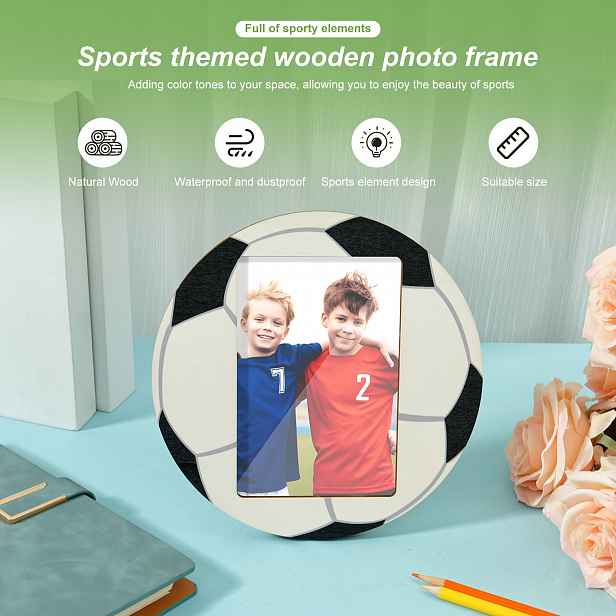 TEMU Dřevěné fotorámečky ze série Sports Fantasy s baseballovými a fotbalovými sportovními prvky jako jádrem. Rámečky mají tvar simulovaných
