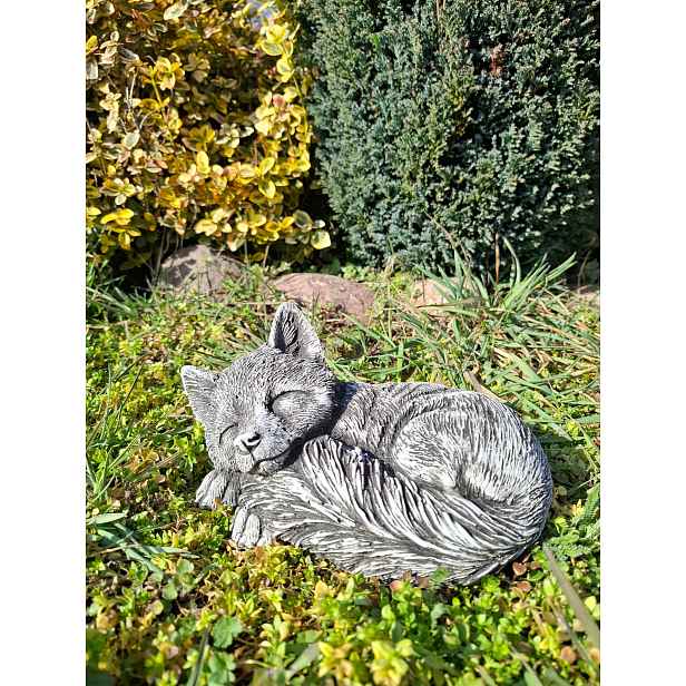 Betonová zahradní figurka Liška malá spící figurka lišky, betonové figurky
